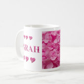 Mug "Sarah" Hydrangea rose Lettres florales, Coeurs mi (Devant gauche)
