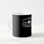 Mug Sarcasme de caféine entièrement couru par amant de (Devant gauche)