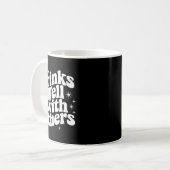 Mug Sarcastic Quote Saying Gift Drinks Well With Other (Devant gauche)