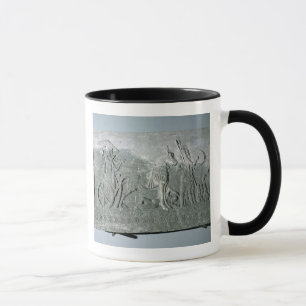 Mug Sargon II sur un char de bataille