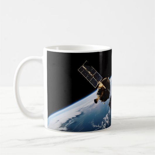 Mug Satellite Orbiting Earth From Space (Gauche)