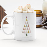 Mug Scandi moderne minimaliste arbre de Noël simple<br><div class="desc">Je vous souhaite un Noël minimaliste ! 🌟 Envoyez vos souhaits chaleureux avec notre tasse à café de Noël en Or Blush Faux ou en Nom Personnalisé Moderne. Une élégance simple pour une saison joyeuse. Répandez la joie de vacances avec style! 🎄 #FêteMinimaliste #Festive</div>