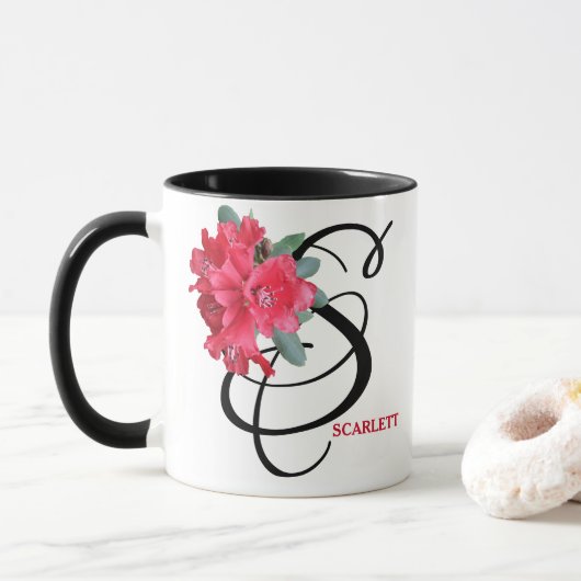 Mug Scarlett nom personnalisable joli rouge floral fun (Avec donut)