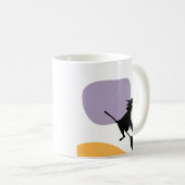 Mug Scary Flying Witch sur broomstick Cadeau Halloween (Devant droit)