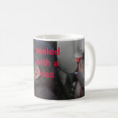 Mug Scellé avec un baiser (Devant droit)