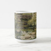 Mug Scène botanique de cygnes dans un jardin anglais (Centre)