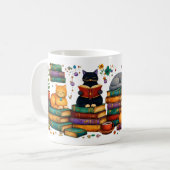 Mug Scène de bibliothèque cosy avec des chats lisant d (Devant gauche)