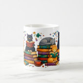 Mug Scène de bibliothèque cosy avec des chats lisant d (Centre)