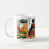 Mug Scène de bibliothèque cosy avec des chats lisant d (Gauche)