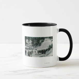 Mug Scène de sports d'hiver à la montagne de