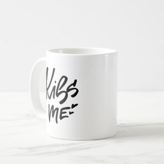 Mug Script Lettre main Kiss Me (Devant gauche)