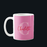 Mug Script manuscrit Quirky Whimsy Monogramme rose<br><div class="desc">Éclairez vos matins avec ce Script manuscrit Quirky Whimsy Monogrammed Coffee Mug! Avec une typographie rouge ludique sur un arrière - plan rose, ce design branché met en valeur votre monogramme et votre nom dans un style amusant et fantaisiste. Un choix élégant et esthétique pour tous ceux qui aiment une...</div>