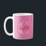 Mug Script manuscrit Quirky Whimsy Monogramme rose<br><div class="desc">Éclairez vos matins avec ce Script manuscrit Quirky Whimsy Monogrammed Coffee Mug! Avec une typographie rouge ludique sur un arrière - plan rose, ce design branché met en valeur votre monogramme et votre nom dans un style amusant et fantaisiste. Un choix élégant et esthétique pour tous ceux qui aiment une...</div>