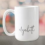 Mug Script minimaliste de prénom élégant<br><div class="desc">La tasse à café minimaliste présente votre prénom en noir dans un style de lettrage chic. CORRESPONDANCE d'objets dans notre collection.</div>
