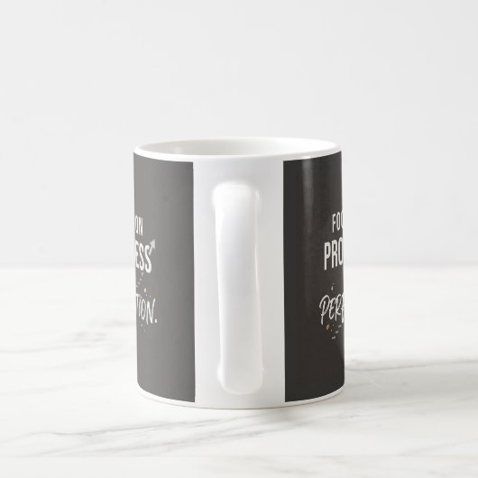 Mug Se concentrer sur le progrès, pas la perfection. (Poignée)