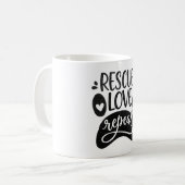 Mug Secourir l'amour Répéter le chien Paw Tee (Devant gauche)