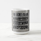 Mug Secret À Vie Bon Camions Femme & Armes À Feu (Centre)