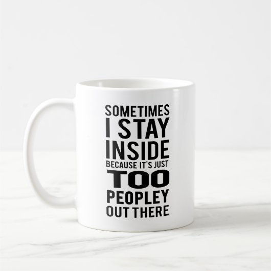 Mug Séjour à l'intérieur ; Trop Peopley là (Gauche)