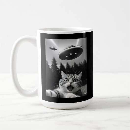 Mug Selfie de chat drôle avec Alien UFO (Gauche)