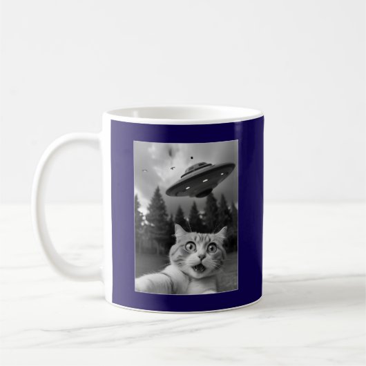Mug Selfie de chat drôle avec des drones Aliens UFO (Gauche)