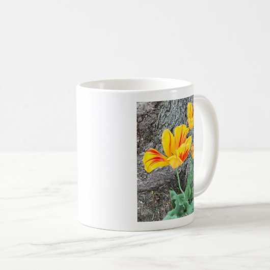 Mug Séquence de trois tulipes jaunes / (Devant droit)
