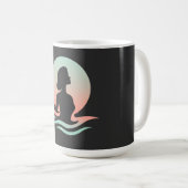 Mug Serene Woman Silhouette in Pastel Waves (Devant droit)