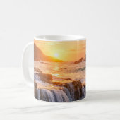 Mug Sérénité dorée : Lever de soleil sur les rivages e (Devant gauche)