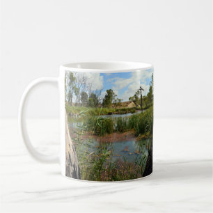 Mug Sérénité silencieuse : une grenouille verte sur de