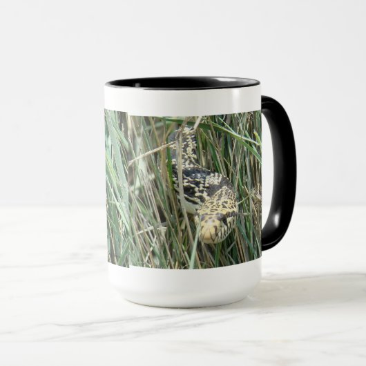 Mug Serpent à taureau R4 dans l'herbe (Devant droit)