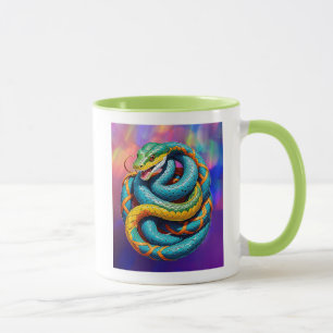 Mug Serpent géant coloré enroulé sur fond coloré.