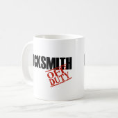 MUG SERRURIER QUI N'EST PAS DE SERVICE (Devant gauche)