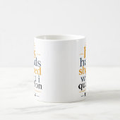 Mug Ses mains ont façonné ce que je remets en question (Centre)