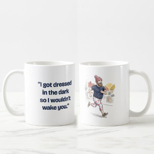 Mug S'est habillé dans le noir T-shirt drôle pour mari