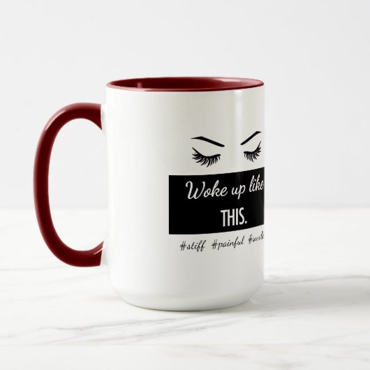 Mug S'est réveillé comme le ce des cils attaquent dans (Gauche)