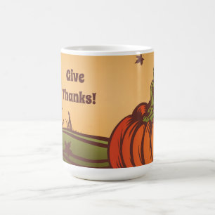 Mug Seul citrouille sur le terrain. Les feuilles d'aut