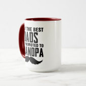 Mug Seuls les meilleurs papas sont promus à grand-père (Devant gauche)
