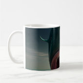 Mug Shark sculpture on the beach (Gauche)