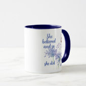Mug She believed and so Motivational Quote Butterfly (Devant droit)