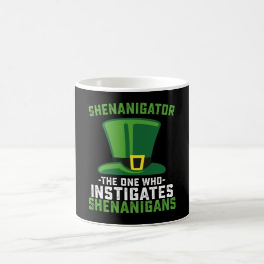Mug Shenanigator Celui Qui Provoque Des Shenanigans (Centre)