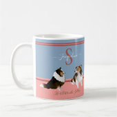 Mug Shetland Sheepdogs, Abris, sur bleu & rose (Gauche)