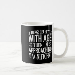 Mug Si Les Choses S'Améliorent Avec L'Âge, Je M'Approc