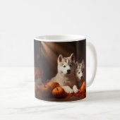 Mug Sibérie Husky Puppy Citrouille d'automne (Devant droit)