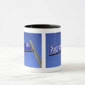 Mug Signe de boulevard de coucher du soleil contre un (Centre)