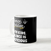 Mug Silence est Golden Kids Suspicious mème pour maman (Devant gauche)