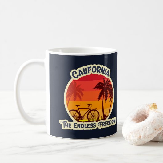 Mug Silhouette de bicyclette de plage au coucher du so (Avec donut)