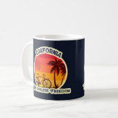 Mug Silhouette de bicyclette de plage au coucher du so (Devant gauche)