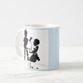 Mug silhouette de fille et garçon et bateau modèle (Devant gauche)