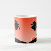 Mug Silhouette de palmier contre un coucher de soleil  (Centre)