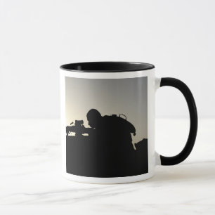 Mug Silhouette d'un Squad mitrailleur automatique d'ar
