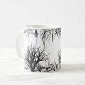 Mug Silhouette noire et blanche d'arbres forestiers (Devant gauche)